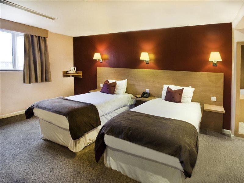 โอโย ลูตัน โฮเทล Hotel ภายนอก รูปภาพ