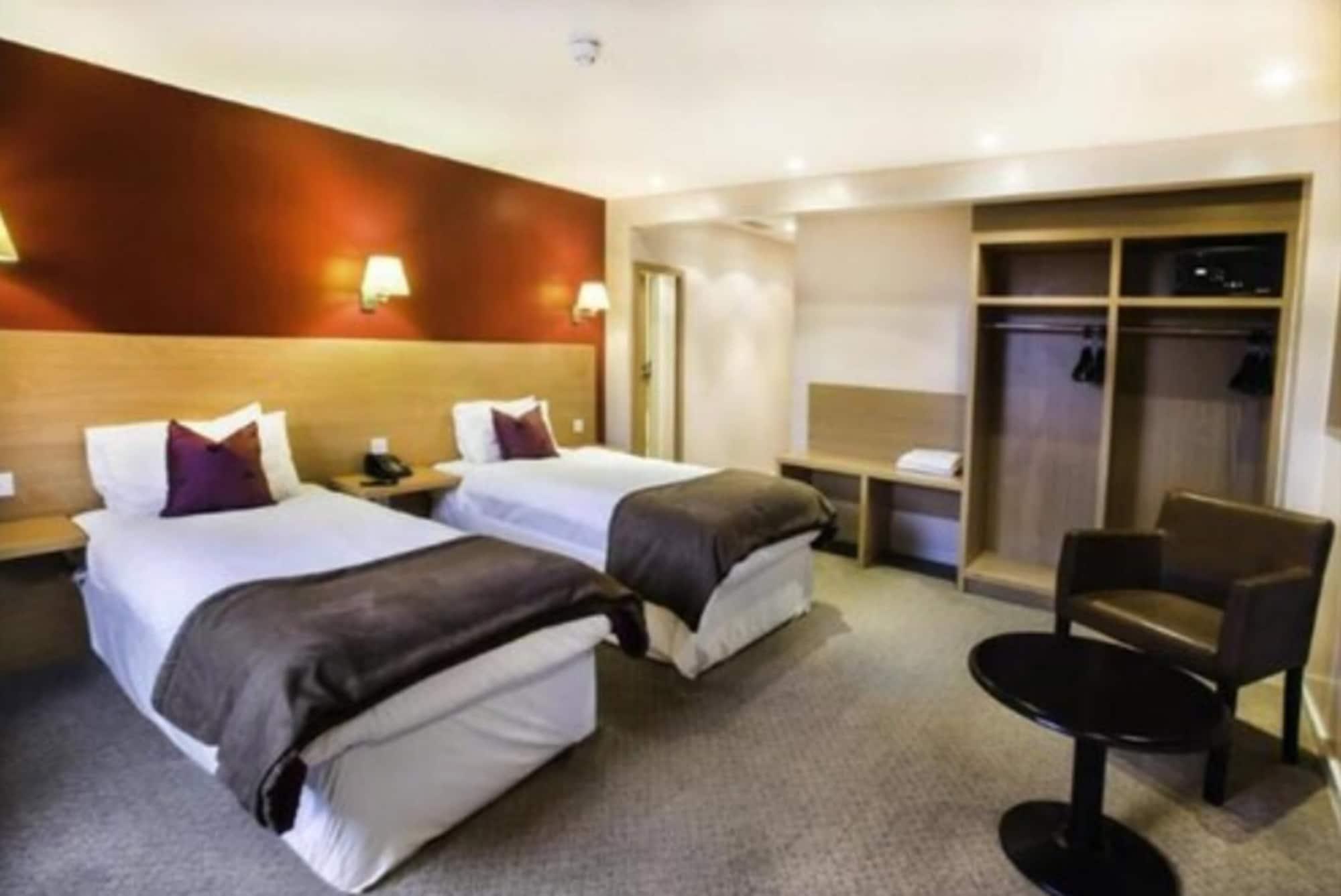 โอโย ลูตัน โฮเทล Hotel ภายนอก รูปภาพ