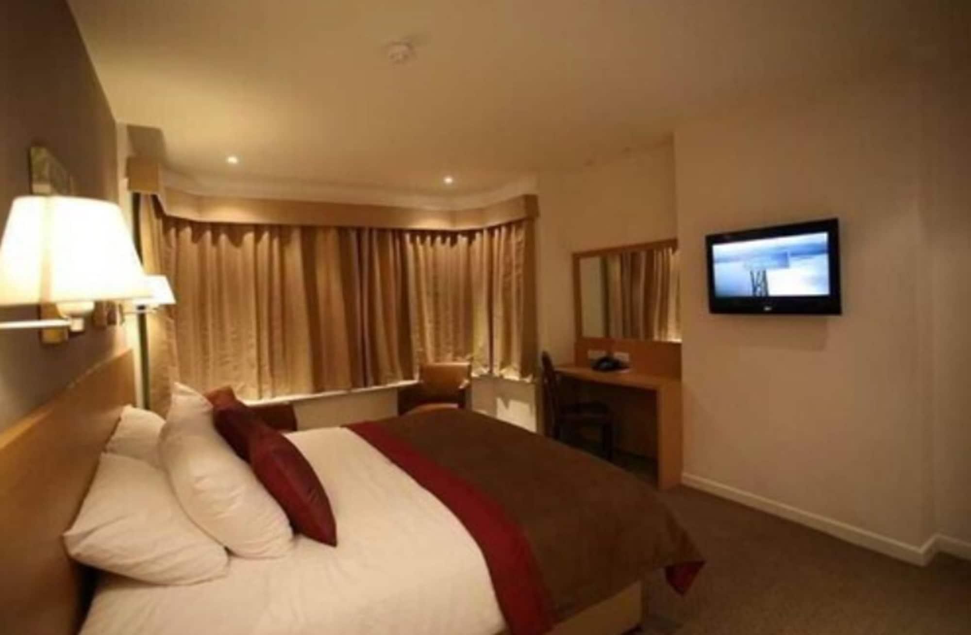โอโย ลูตัน โฮเทล Hotel ภายนอก รูปภาพ