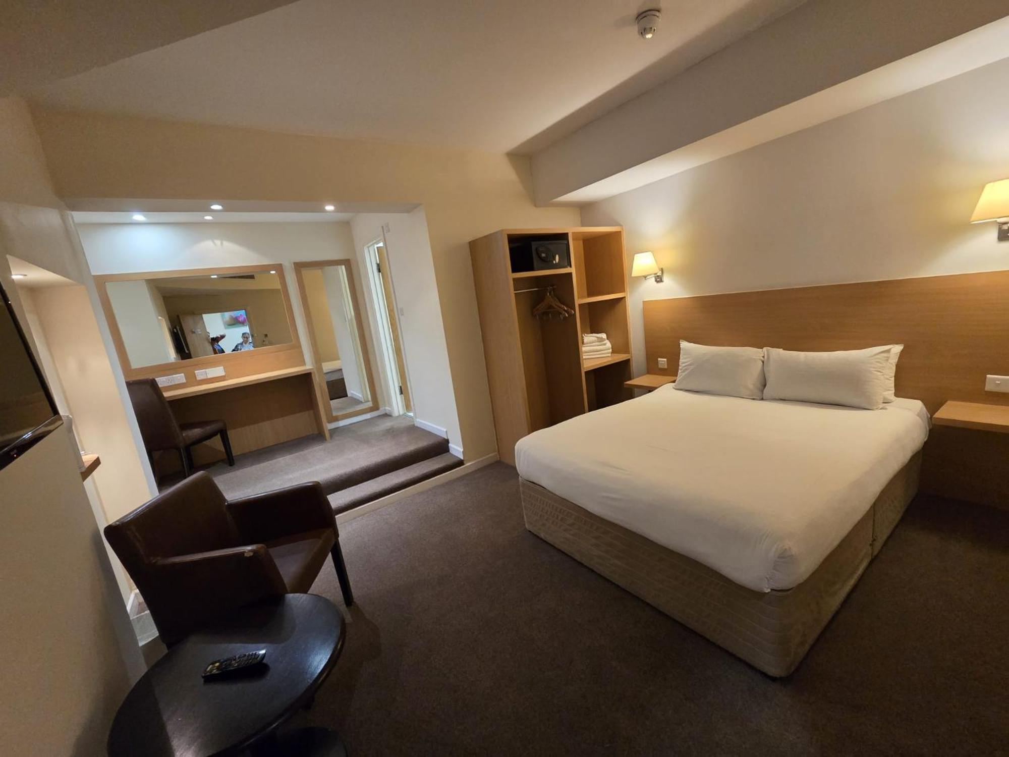 โอโย ลูตัน โฮเทล Hotel ภายนอก รูปภาพ