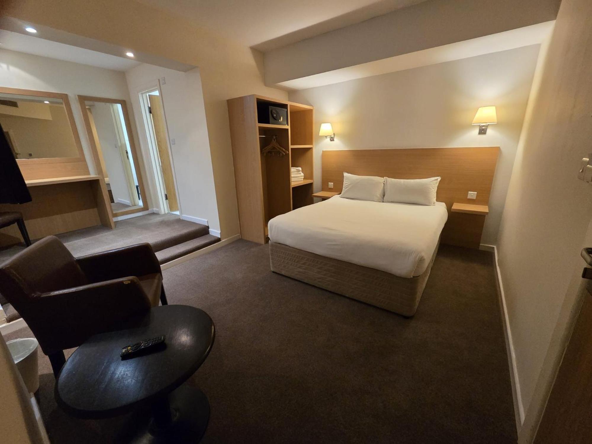 โอโย ลูตัน โฮเทล Hotel ภายนอก รูปภาพ
