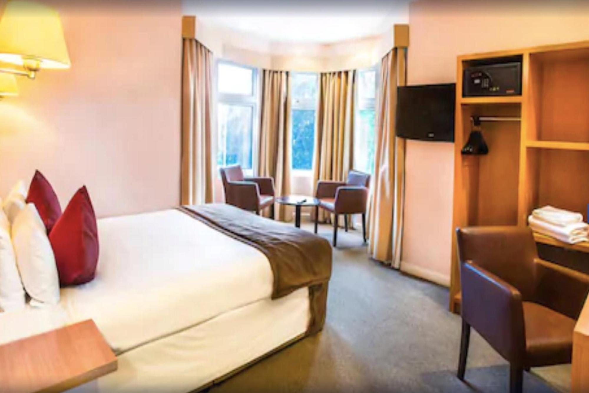 โอโย ลูตัน โฮเทล Hotel ภายนอก รูปภาพ
