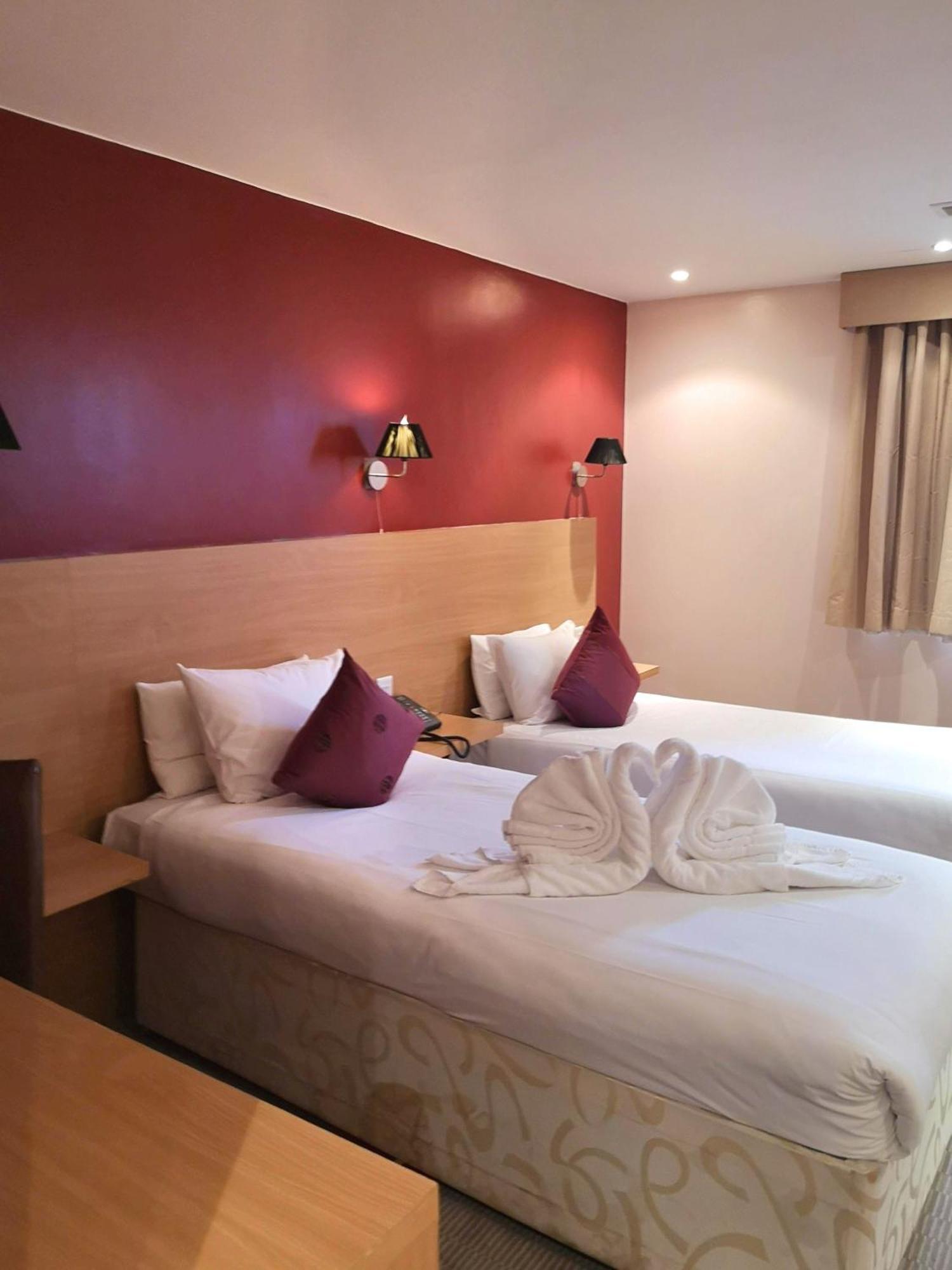 โอโย ลูตัน โฮเทล Hotel ภายนอก รูปภาพ