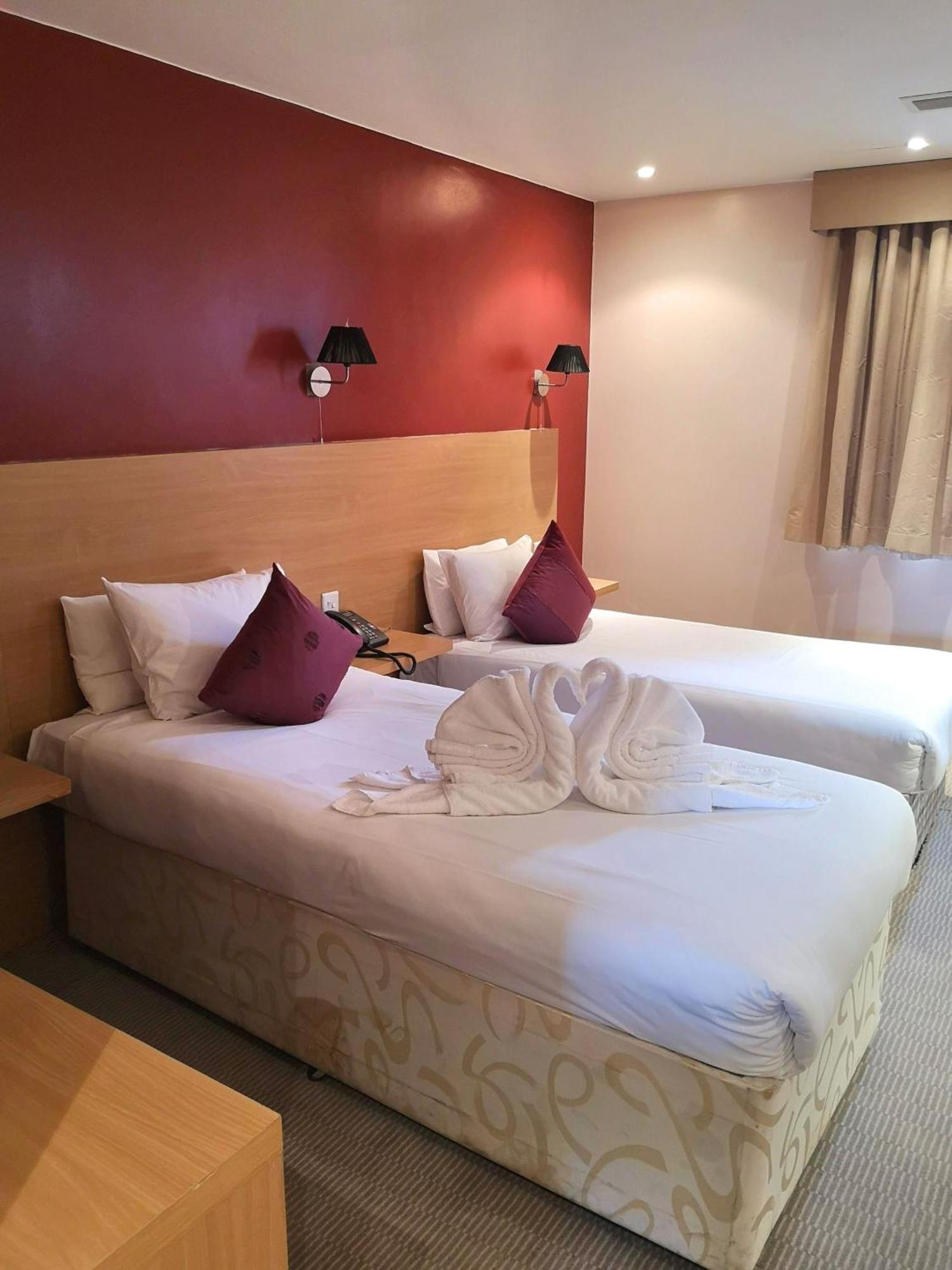 โอโย ลูตัน โฮเทล Hotel ภายนอก รูปภาพ