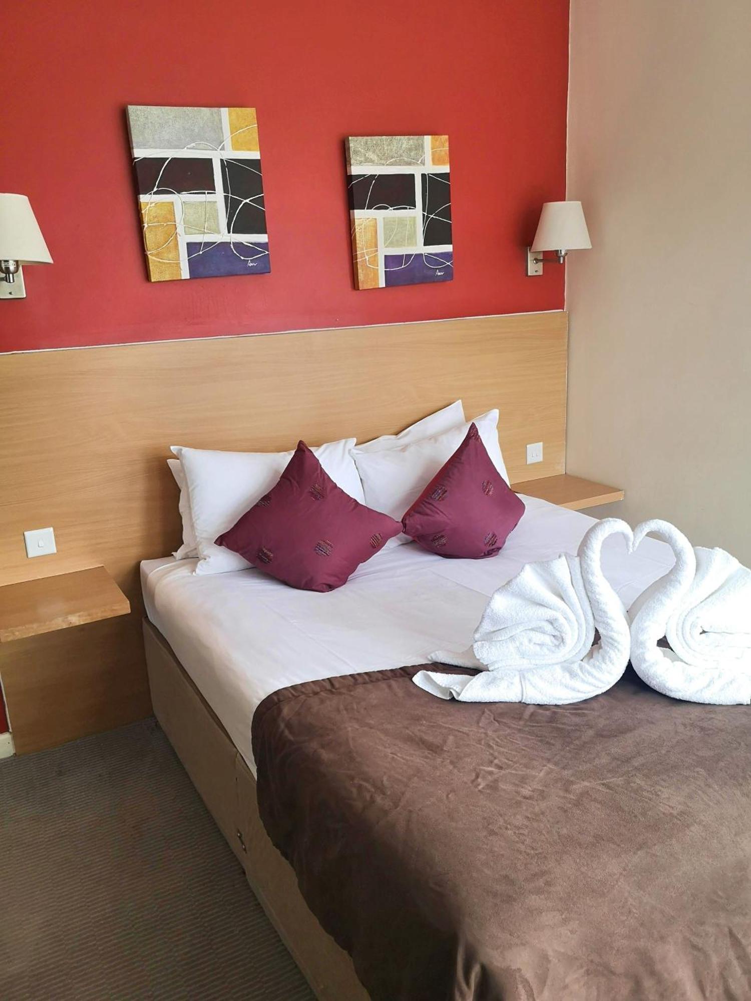 โอโย ลูตัน โฮเทล Hotel ภายนอก รูปภาพ